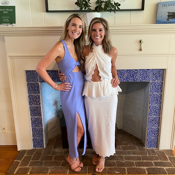 V Chapman Dresses & Skirts - V Chapman Daisy Twist Halter midi dress in ivory, size 4.